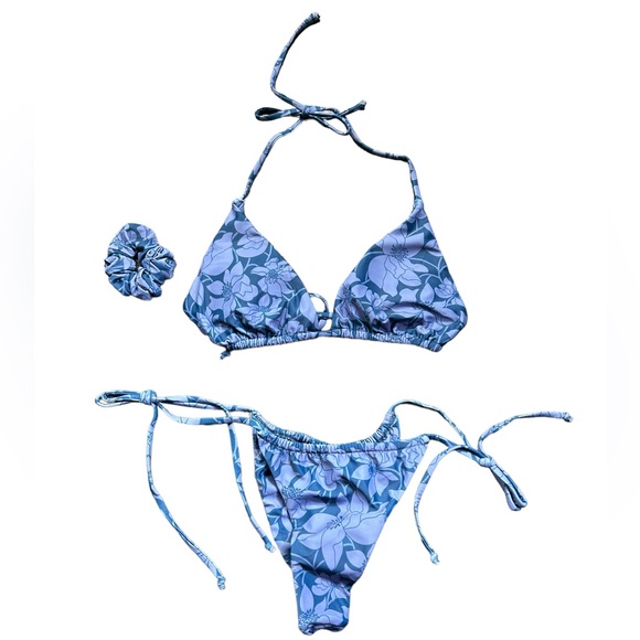 OMKAGI women’s string Brazilian bikini set  w matching hair tie size medium NWT - Picture 4 of 4